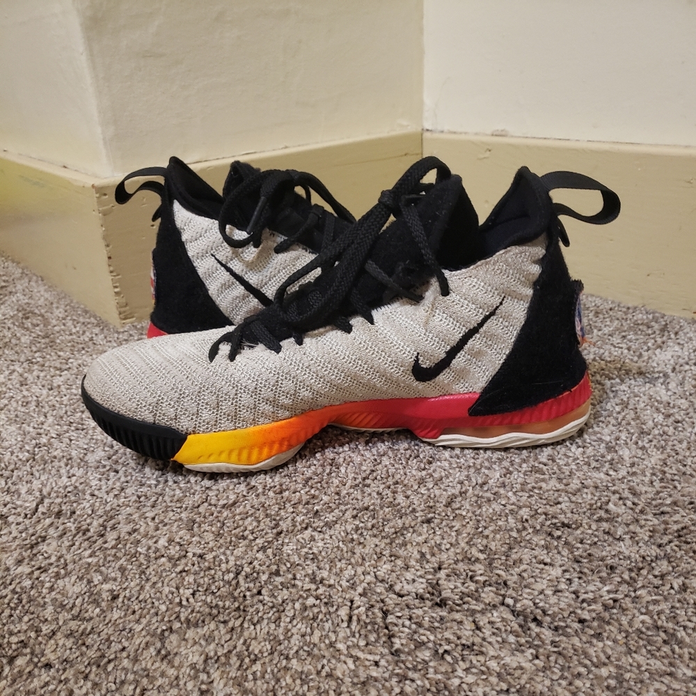 Nike LeBron 16 GS Space Travel White Laser Orange athletic shoes size men's 6.5